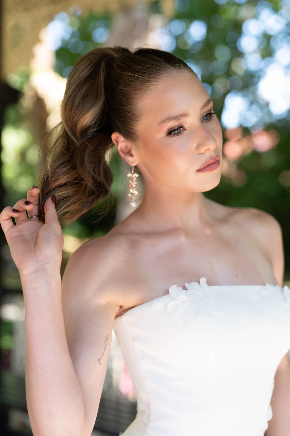 Bridal ponytail and natural makeup